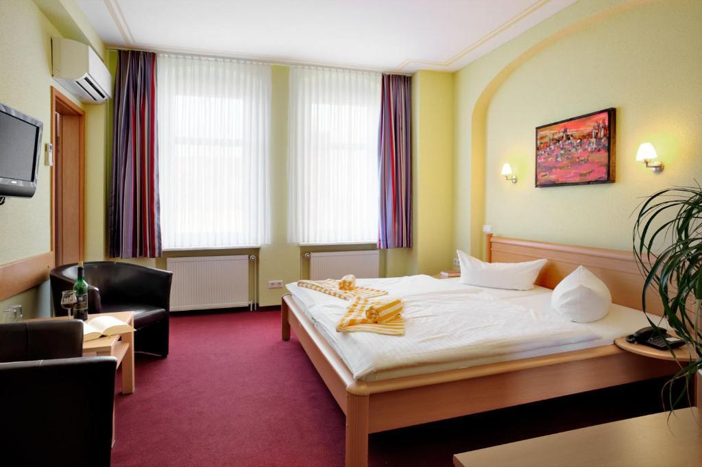 Hotel-Pension Am Schwanenteich Wittenberg Exterior foto