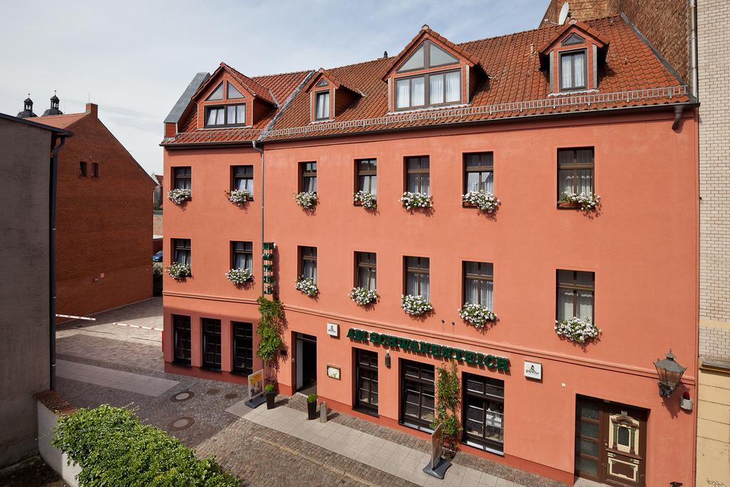 Hotel-Pension Am Schwanenteich Wittenberg Exterior foto
