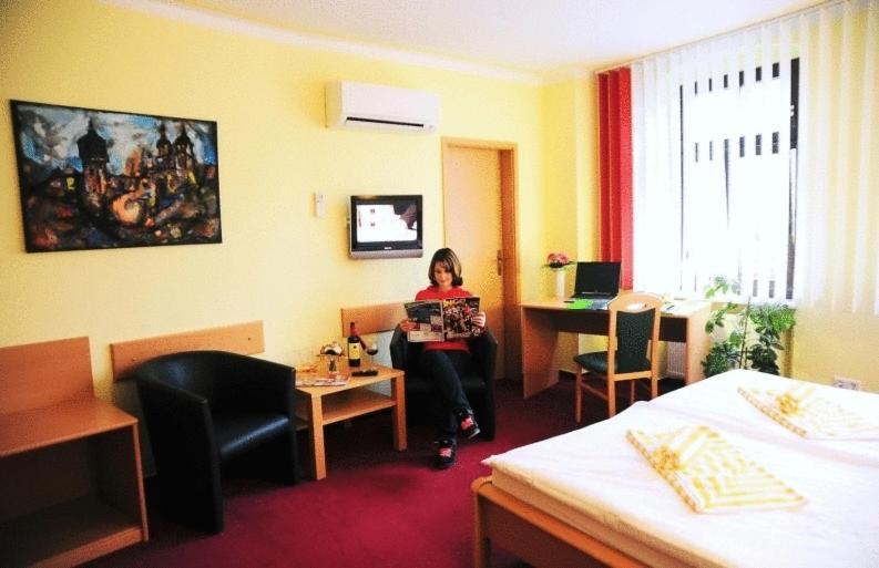 Hotel-Pension Am Schwanenteich Wittenberg Habitación foto